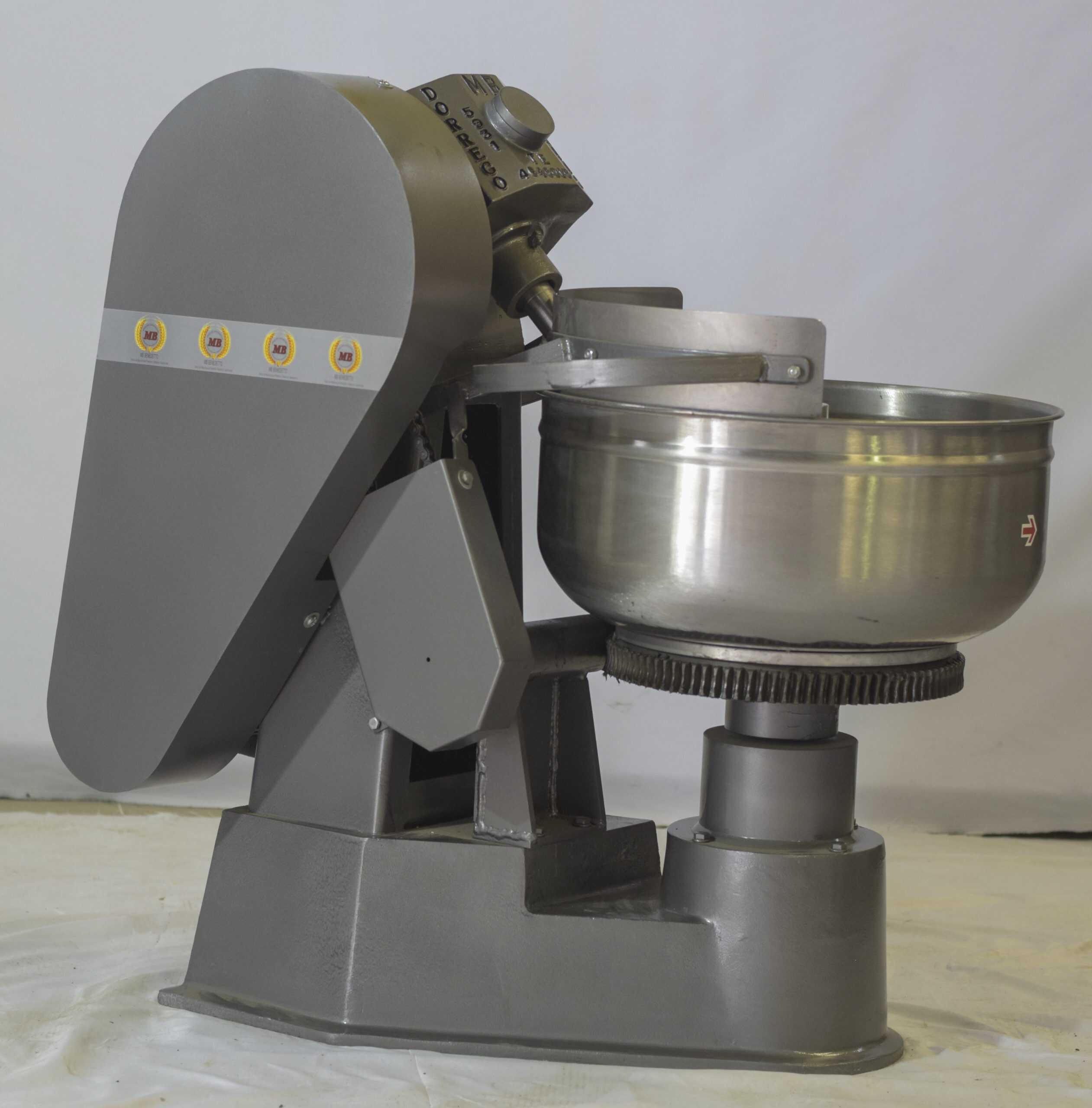 Amasadora Convencional 25 kg de harina con batea de acero inoxidable